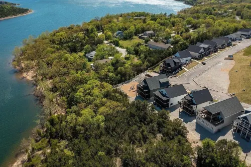 Spectacular 7 Bd - Hot Tub!