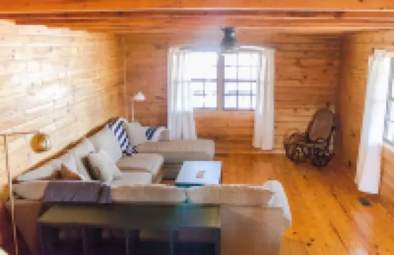 Gorgeous 5 Bedroom Log Home Less Than 5 Minutes From Chaumette And Charleville.