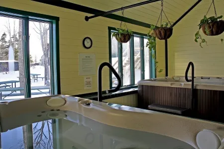 Okemo Ski in-Ski out @ Winterplace, 3 bdr, 2 ba Condo with Pool, Hot Tub, W/D