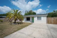 Gorgeous 4-bedroom Pool House in Bradenton with WiFi and AC IMG Academy Golf Club 주변 호텔