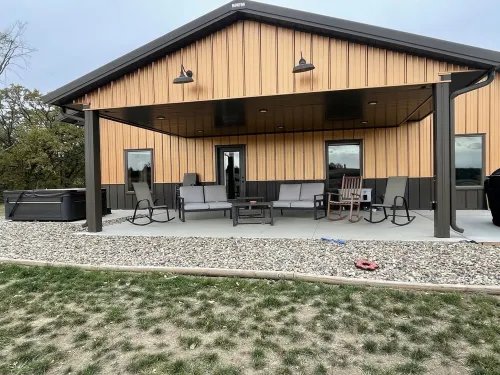 Peaceful Farmhouse with hot tub