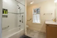 Rugby Road Residential -RRR- near UVa and downtown - balcony