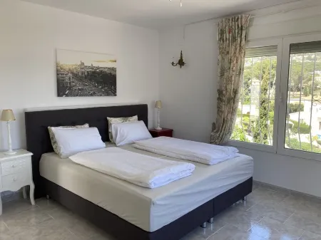 Villa with private pool near the beach with free WiFi