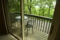 Spectacular panoramic mountain views!  3 king suites, hike, bike, swim, paddle