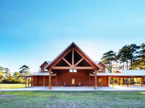 The Wildflower Ranch Log Cabin - HOT TUB - Generator