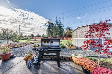 “Wise Old Owl Retreat – Spacious, Serene & Minutes from Every Olympic Wonder” Отели рядом с достопримечательностью «Нью Дангенесс Лайтхаус»