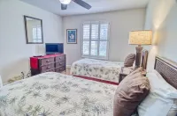 A Welcoming Beachfront 2BR/2BA, Vacation Home, W/D, AC, STEPS TO BEACH!