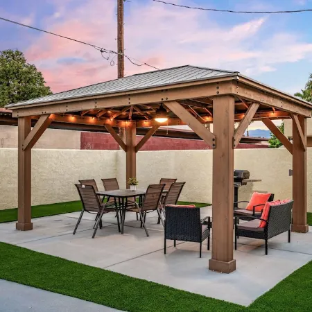 Fully Remodeled, Clean and Cozy, with FREE POOL/SPA HEATING.