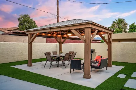 Fully Remodeled, Clean and Cozy, with FREE POOL/SPA HEATING.