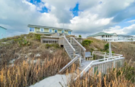 Charming 5-bedroom oceanfront duplex with wonderful views
