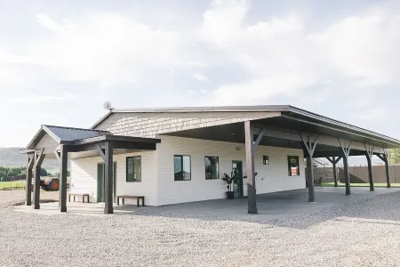 COW PALACE Experience Rustic Charm and Tranquility at our Old Milk Barn.