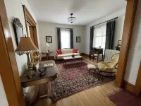 Ada’s Guesthouse- historic home close to lake, shopping, parks, trails, BVU - Wi-Fi