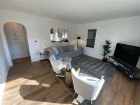 Cute centrally located home! Hotels in Cedar Falls