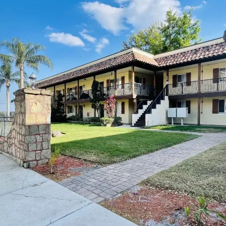 New Listing!  Historic Cocoa Village with Pool on Banana River! Отели в г. Рокледж