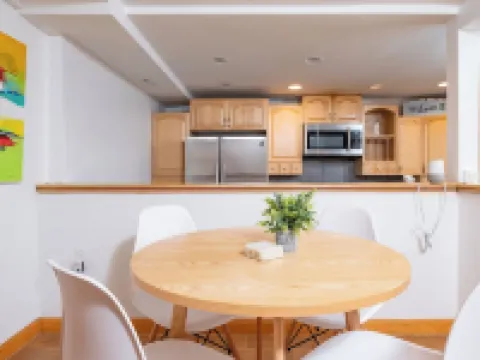 Stay in comfort and style! Encore Private Suite + Free parking! Close to Boston! Hoteles en Everett