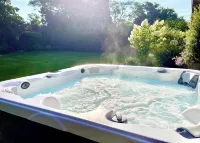 Chic Hamptons Beach House With Water Views, Bay Beach, And Hot Tub 렘젠버그-스페옹크 호텔