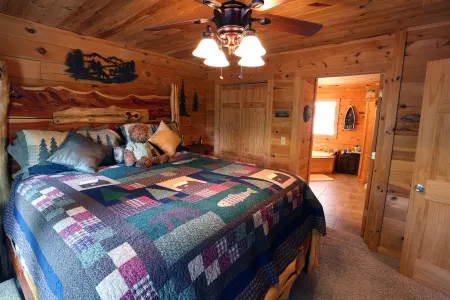 Deer Run Cabin - Private Hot tub, Loft / Game Room, 1 Mile to Thunder Ridge