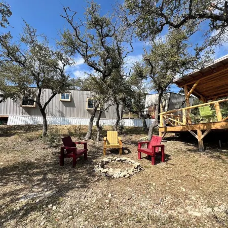 Unique Tilted Treehouse, Private Hot Tub, VIEW on acreage
