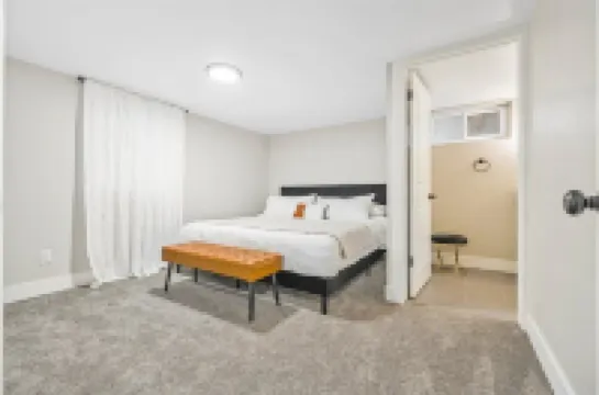 Downtown Hot Tub Bungalow