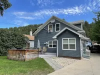 Walking distance to Downtown Historic Main Street and Outlaw Square