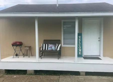 Beaumont Bungalow 1/1 Furnished/Pet Friendly-Nederland, Port Neches, Port Arthur Отели в г. Бомонт