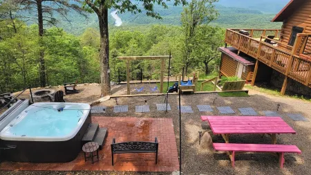 Log Cabin with Hottub, EV charger, Game room