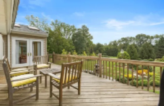 Charming 2-bedroom house on 2 dog friendly landscaped acres in lovely Chester