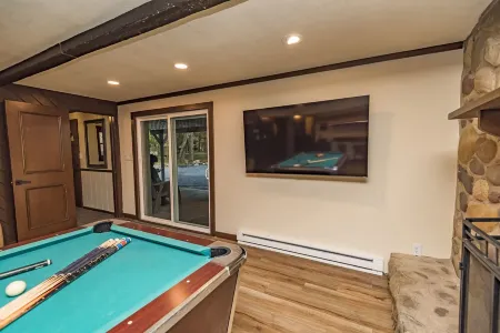 5Bedrooms Bigb&JackFrost Ski MTS,Firepit,Hottub,Linens!!