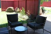 Charming. permitted cottage, short walk to Paia town & beach.STPH 2013/0004