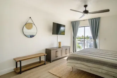 Waterfront Key Largo Escape with Boat Slip and Beautiful Sunrise Views 海豚樂園附近的飯店