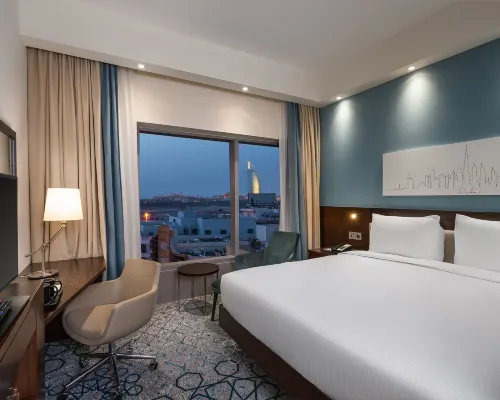 Hampton by Hilton Dubai Al Barsha Отели рядом с достопримечательностью «Шоссе шейха Зайда»