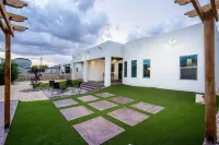 VILLA WITH MASTER SUITE CLOSE TO SHOPPING 4 BR 3BA