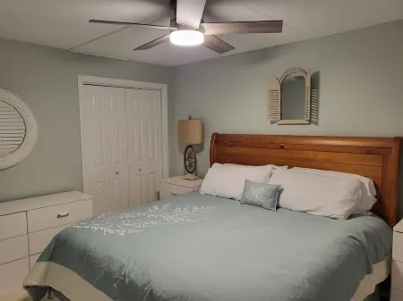 Discover lake life living at its finest in our 2 bedroom  on Lake Winnipesaukee!