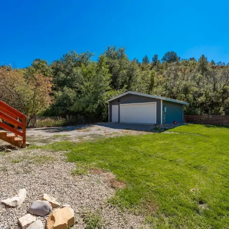Luxury Durango Retreat, 5 Min to Downtown, Hot Tub, Views, Games, Pets Welcome!
