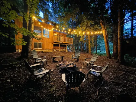 HotTub&GameRm&Traeger Smoker-Across from Golf, 5 Min to Lake, 15 Min 2 Mt Snow