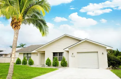 Centrally Located 4Br/2Ba Home with a Private Backyard Hotels near Shoppes of Victoria Square