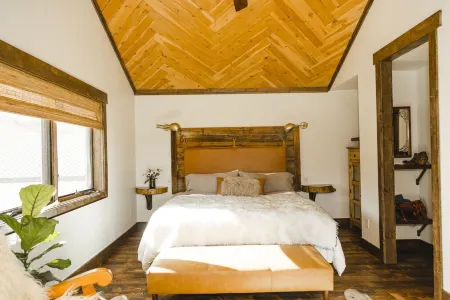 Luxury ranch cabin for 12, dog friendly with hot tub, private valley with creek!