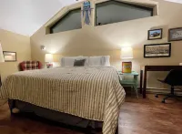 ADA Compliant Cabin. Luxury finishes, pet friendly. Garden, 3 blocks to downtown