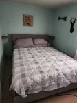 Charming 2 Bedroom Waterfront Cabin at West Magic Id. 83352 with Hot Tub.