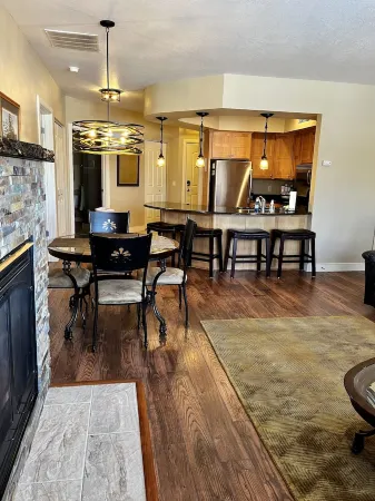 Lakefront 1BR Condo on Golf Course with Indoor Pool/Hot Tub - Tagalong Resort