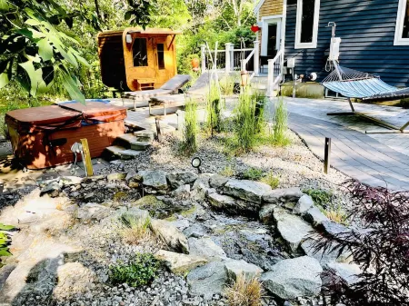 Luxurious Spa Suite with Jacuzzi, Outdoor Sauna, Plunge Pool and Steam-bath