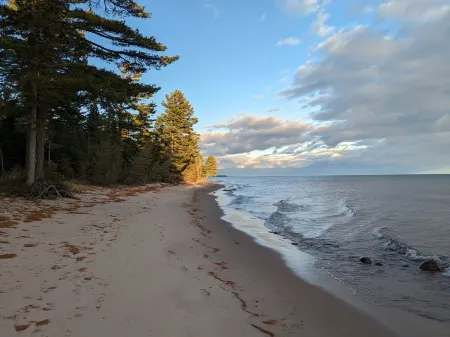 Sweet One Bedroom in the heart of the Keweenaw! Отели в г. Куино Каунти