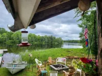 Relaxing rustic cabin on the lake 25 feet from the shore.
