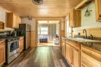 Cozy fireplace, indoor and outdoor games, records!