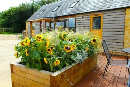 Secluded Cotswold Retreat with views