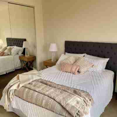 Townhouse Minutes From Cafes, Restaurants and all Williamstown has to Offer! Rooms