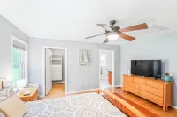 Private, 1 bed/1.5 bath apt close to local beaches