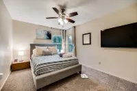Updated 4 Bedroom Home Pool, Sleeps 8 Wifi Garage