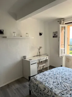 Pretty village house with character in Provence Hotels in Callas