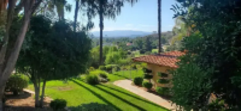 Detached guest house on private gated Spanish Estate with a pool, Temecula close